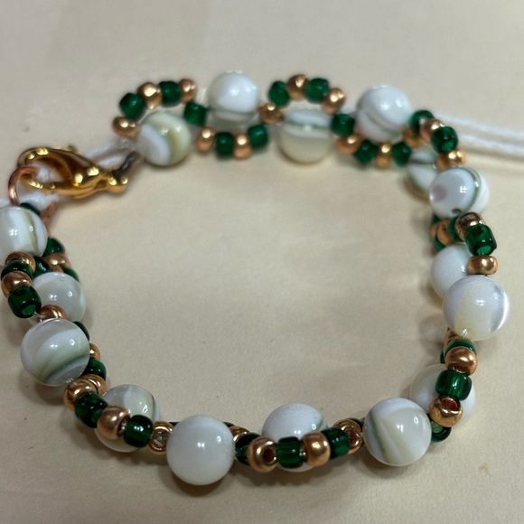 Hand crafted  shell beaded bracelet - Picture 6 of 6